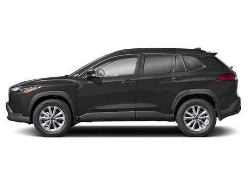 Used 2025 Toyota Corolla Cross LE image 3