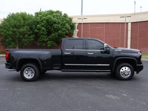 New 2026 Chevrolet Silverado 3500 High Country w/ High Country Premium Package AWD/4WD image 34