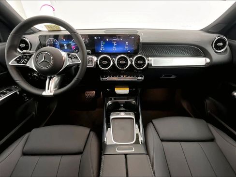 Used 2026 Mercedes-Benz GLB 250 image 4