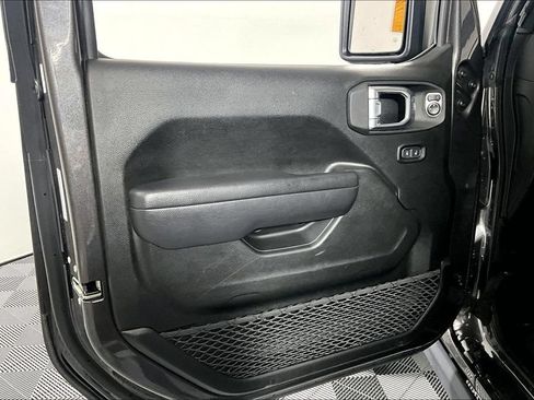 Used 2025 Jeep Wrangler Unlimited Rubicon AWD/4WD image 21