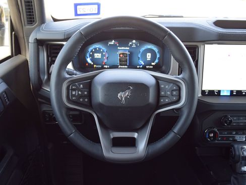 Used 2025 Ford Bronco Outer Banks AWD/4WD image 8