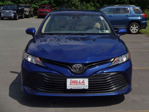 Used 2018 Toyota Camry LE FWD image 2