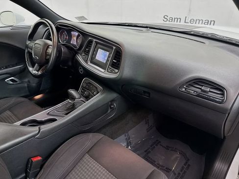 Used 2015 Dodge Challenger SXT w/ Driver Convenience Group RWD image 27