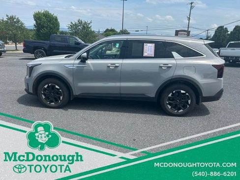 Used 2025 Kia Sorento S AWD/4WD image 3