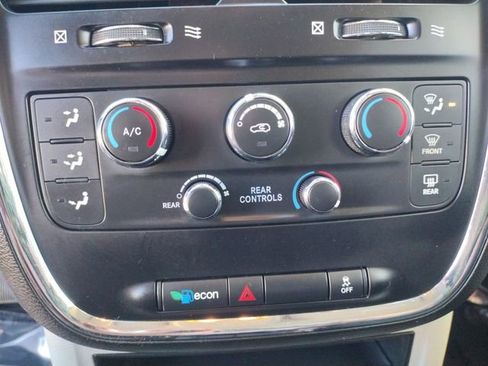 Used 2019 Dodge Grand Caravan SE w/ UConnect Hands-Free Group image 33