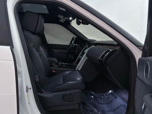 Used 2017 Land Rover Discovery HSE image 29