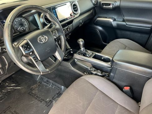 Used 2018 Toyota Tacoma TRD Off-Road w/ Technology Package RWD image 11