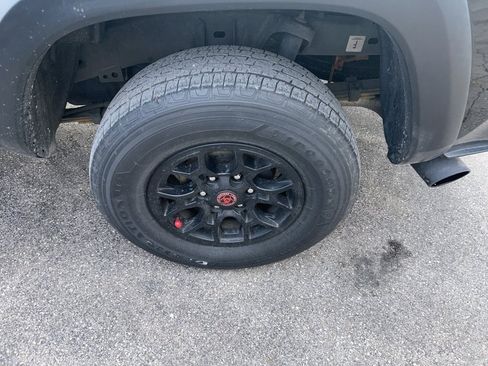 Used 2019 Toyota Tacoma SR image 9