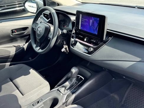 Used 2025 Toyota Corolla LE FWD image 11