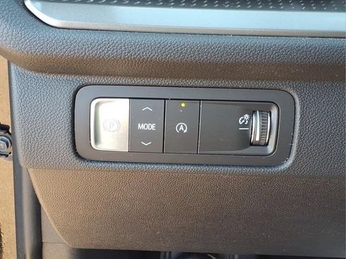 Used 2024 Chevrolet Traverse LT w/ Trailering Package FWD image 18