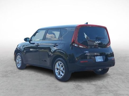 Used 2022 Kia Soul LX w/ Technology Package FWD image 4