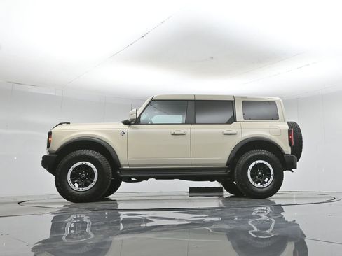Certified 2025 Ford Bronco Outer Banks w/ Sasquatch Package AWD/4WD image 54