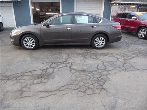Used 2014 Nissan Altima 2.5 S w/ Display Audio Package image 2
