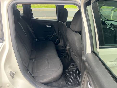 Used 2020 Jeep Renegade Latitude w/ Cold Weather Group image 30