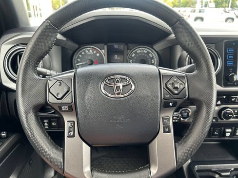 Certified 2018 Toyota Tacoma TRD Sport AWD/4WD image 17