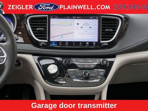 Used 2023 Chrysler Pacifica Limited FWD image 16