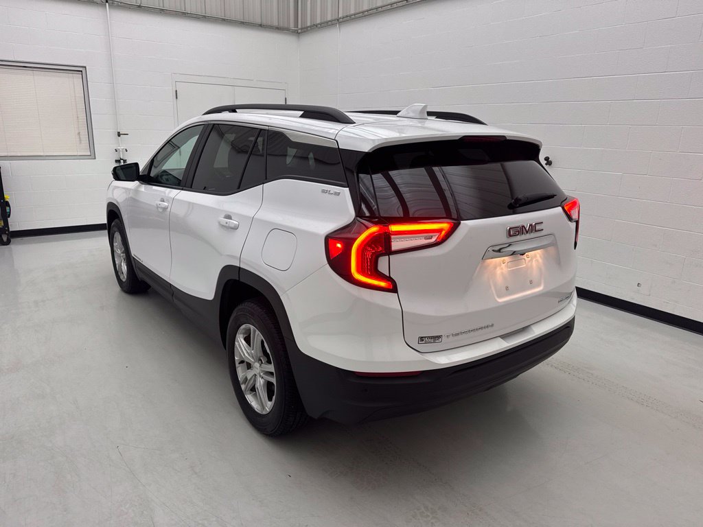 Used 2023 GMC Terrain SLE w/ Driver Convenience Package AWD/4WD image 4
