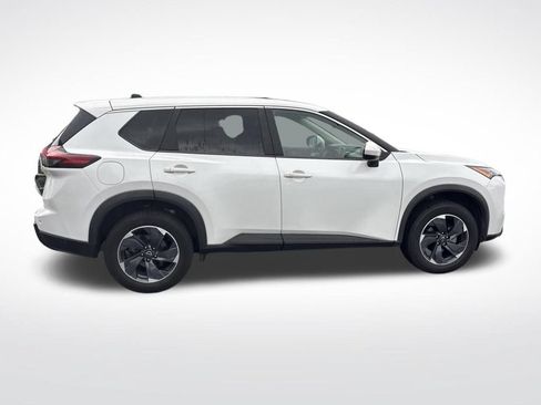 Certified 2024 Nissan Rogue SV FWD image 11