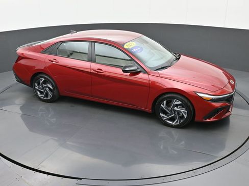 Certified 2025 Hyundai Elantra Sport image 35
