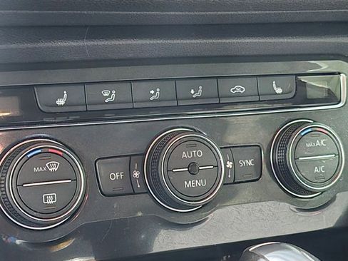 Used 2018 Volkswagen Tiguan SE FWD image 8