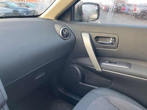 Used 2014 Nissan Rogue S image 22