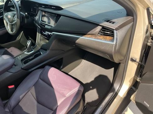 Used 2017 Cadillac XT5 Luxury w/ Driver Awareness Package AWD/4WD image 37