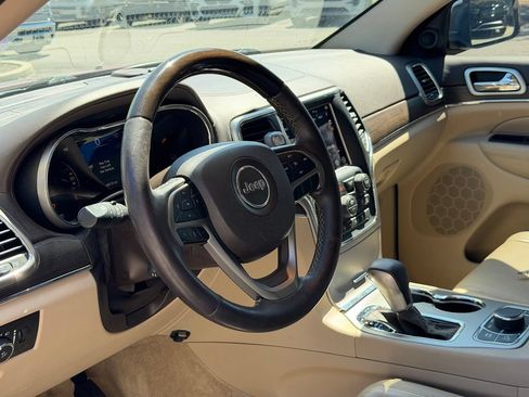 Used 2018 Jeep Grand Cherokee Overland AWD/4WD image 14