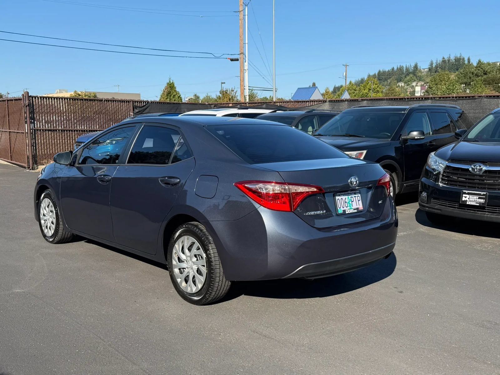 Used 2017 Toyota Corolla LE FWD image 6