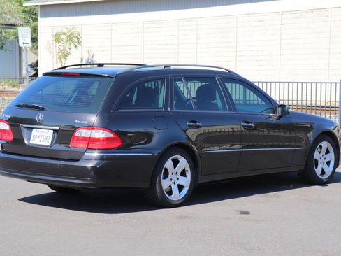 Used 2006 Mercedes-Benz E 500 4MATIC Wagon image 9