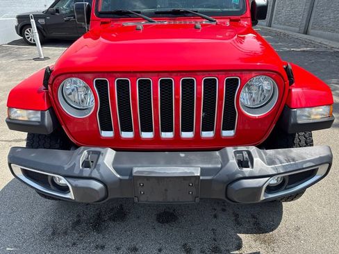 Used 2018 Jeep Wrangler Unlimited Sahara w/ Dual Top Group AWD/4WD image 8