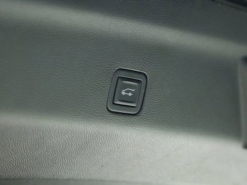 Used 2021 GMC Yukon SLT w/ SLT Premium Package image 44