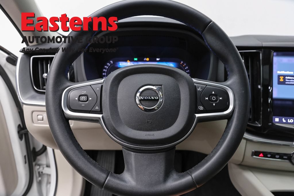 Used 2022 Volvo XC60 B5 Momentum AWD/4WD image 11