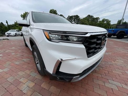 Used 2025 Honda Pilot EX-L image 5