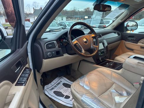 Used 2011 GMC Yukon Denali image 16