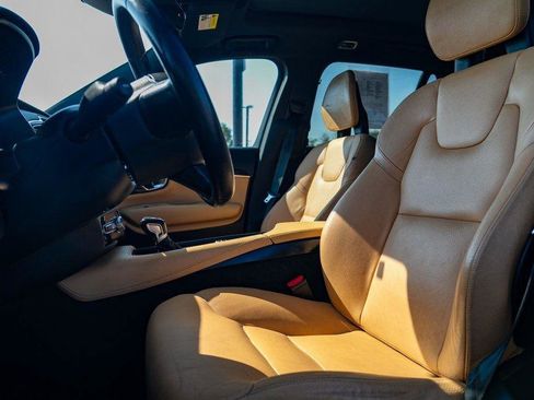 Used 2017 Volvo XC90 T6 Momentum w/ Vision Package image 25