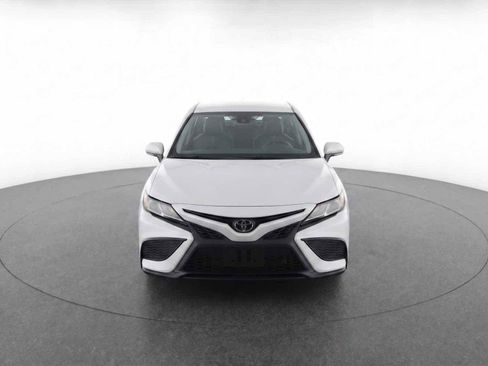 Used 2024 Toyota Camry SE image 4