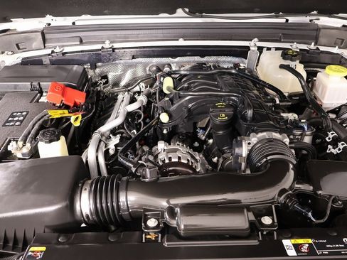 Used 2024 Jeep Gladiator Sport image 18