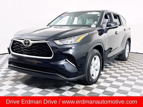 Used 2023 Toyota Highlander L image 3