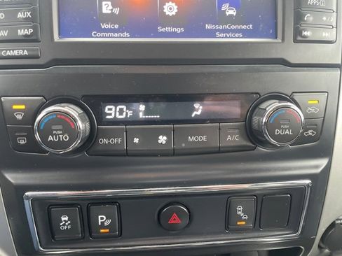 Used 2018 Nissan Titan SL w/ Chrome Package image 27