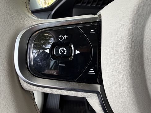 Used 2025 Volvo XC90 B5 Ultra w/ Protection Package AWD/4WD image 18