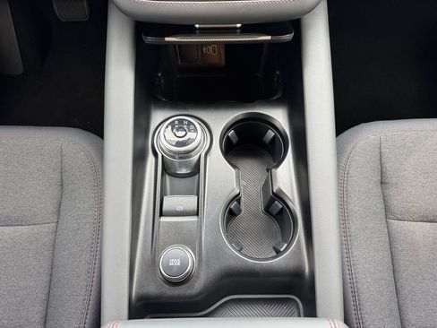 Used 2025 Ford Explorer Active AWD/4WD image 18