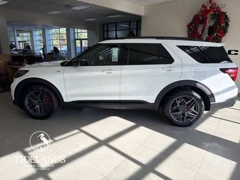 New 2026 Ford Explorer ST-Line w/ ST-Line Street Pack RWD image 5