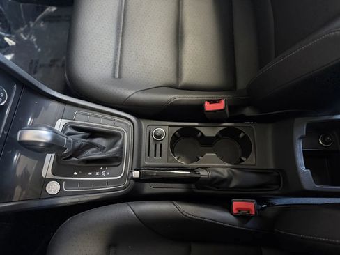 Used 2018 Volkswagen Golf SE FWD image 28