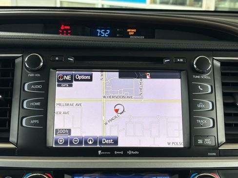 Used 2019 Toyota Highlander XLE image 14