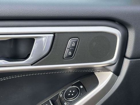 Used 2022 Ford Explorer XLT w/ Equipment Group 202A image 17