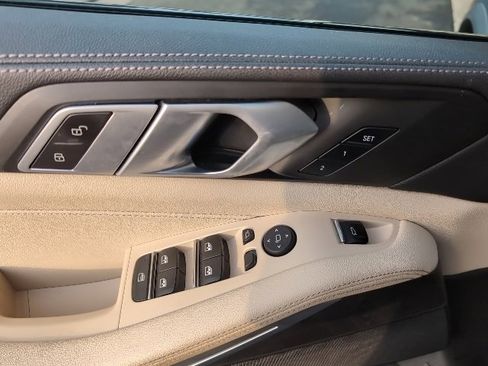 Used 2022 BMW X5 xDrive45e w/ M Sport Package image 9