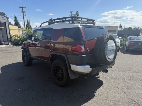 Used 2011 Toyota FJ Cruiser 4WD w/ Convenience Pkg image 2