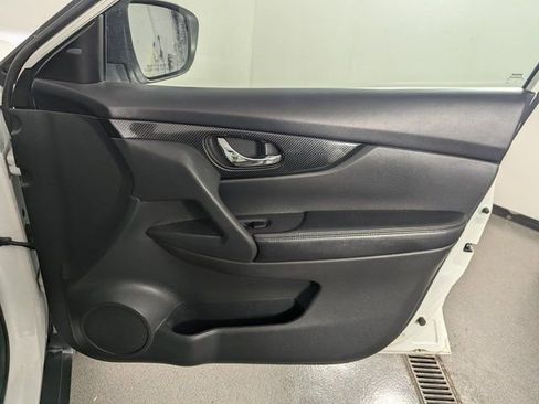 Used 2017 Nissan Rogue SL w/ SL Premium Package image 21