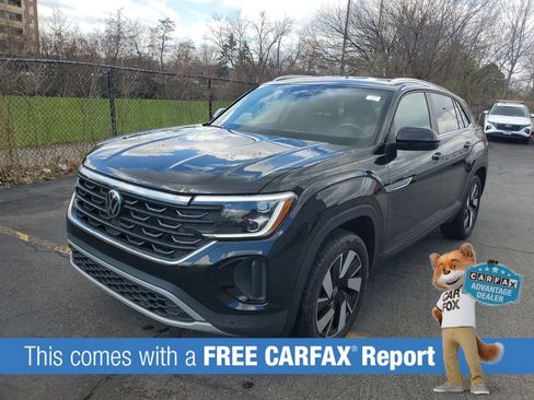 Used 2025 Volkswagen Atlas Cross Sport SE image 3