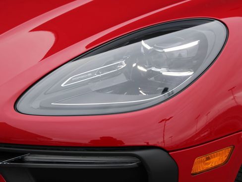 New 2026 Porsche Macan image 12